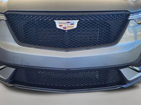 Used 2021 Cadillac XT6 Sport w/ LPO, ONYX Package AWD/4WD image 3