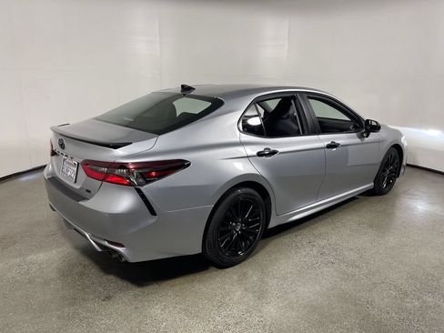 Used 2021 Toyota Camry SE w/ Convenience Package FWD image 3
