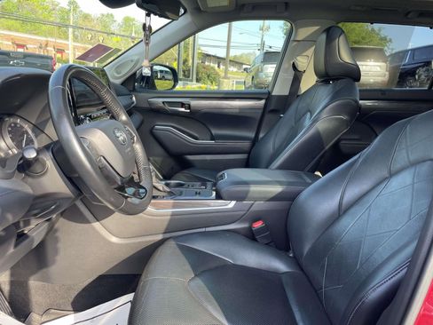 Used 2021 Toyota Highlander Platinum image 16