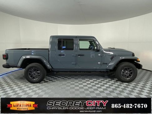 New 2025 Jeep Gladiator Sport image 8