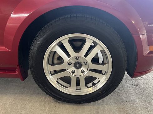 Used 2005 Ford Mustang GT RWD image 38