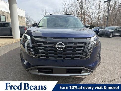 New 2026 Nissan Pathfinder SL image 2