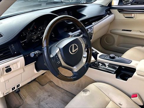 Used 2013 Lexus ES 350 w/ Premium Pkg FWD image 17
