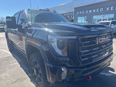 Used 2024 GMC Sierra 2500 AT4 w/ AT4 Premium Plus Package image 3