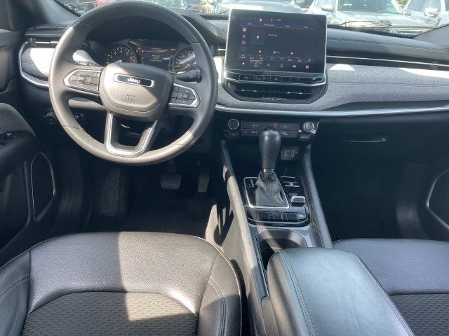 Used 2024 Jeep Compass Latitude AWD/4WD image 15