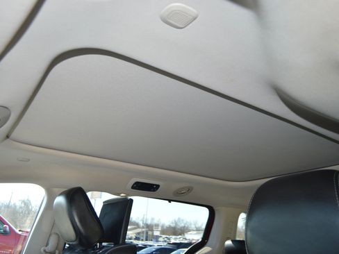 Used 2019 Chrysler Pacifica Limited image 27