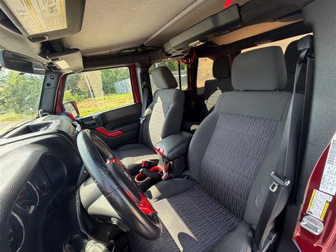 Used 2012 Jeep Wrangler Unlimited Sahara AWD/4WD image 13