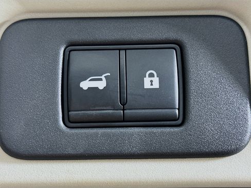 Used 2023 Nissan Ariya FWD image 30
