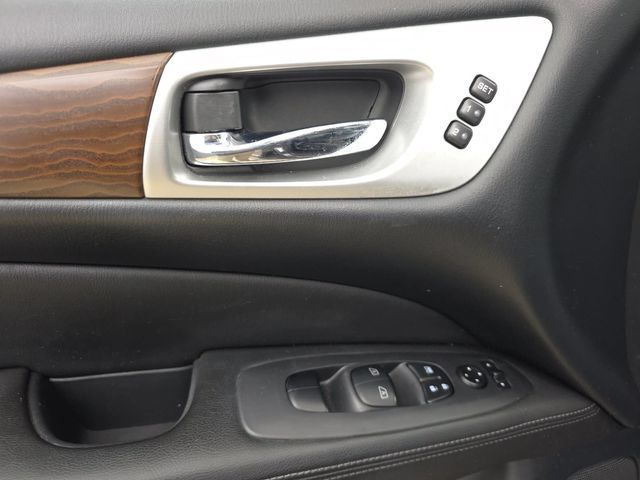 Used 2018 Nissan Pathfinder Platinum FWD image 24