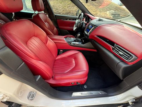 Used 2018 Maserati Levante GranLusso image 28