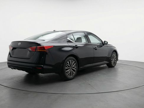 Used 2025 Nissan Altima 2.5 SV image 9