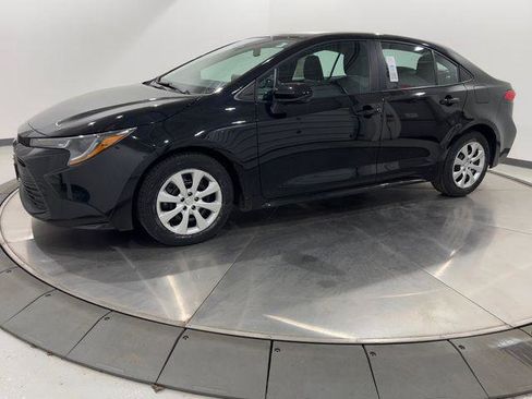 Certified 2025 Toyota Corolla LE image 1