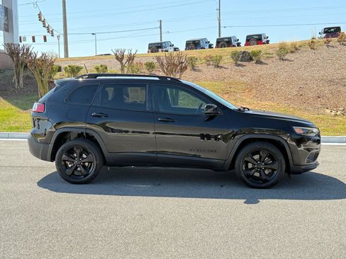 Used 2020 Jeep Cherokee Latitude Plus image 6