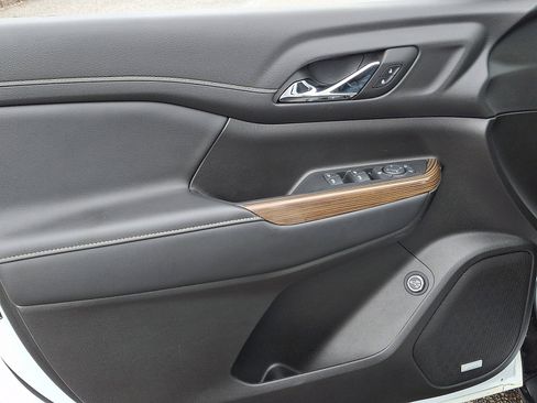 Certified 2023 GMC Acadia SLE w/ Driver Convenience Package image 13