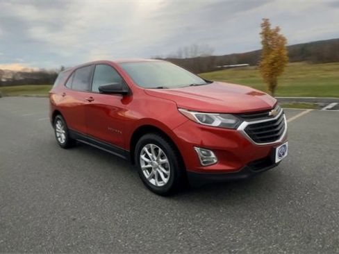 Used 2020 Chevrolet Equinox LS w/ LS Convenience Package image 2