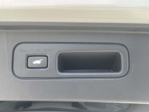 Used 2025 Honda Pilot TrailSport image 9