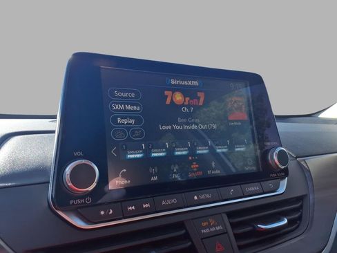 Used 2024 Nissan Altima 2.5 SV FWD image 5