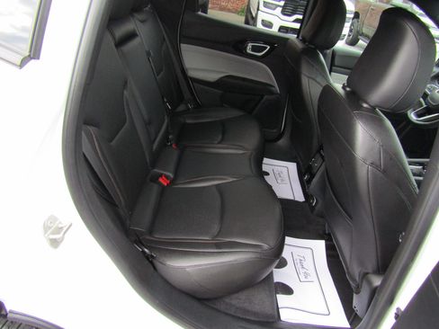 Used 2024 Jeep Compass Limited AWD/4WD image 16