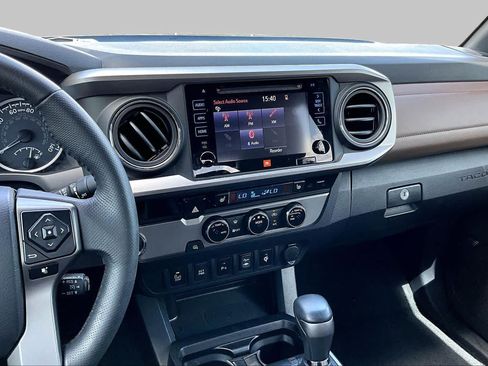 Used 2017 Toyota Tacoma Limited w/ Tow Package RWD image 7