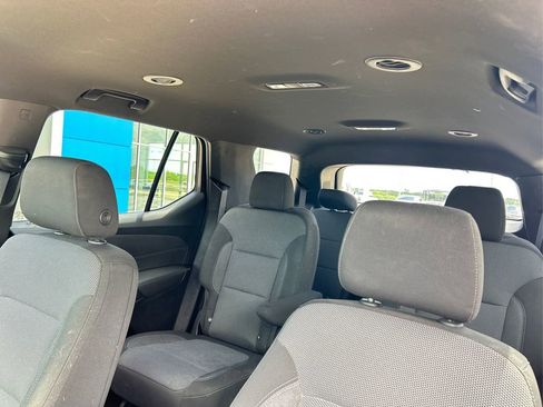 Used 2022 Chevrolet Traverse LT FWD image 18