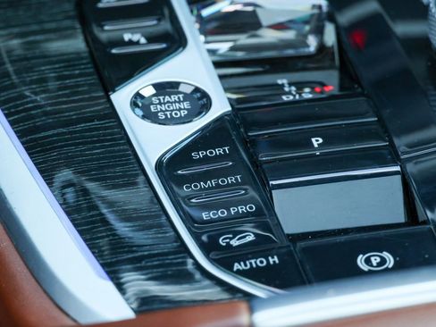 Used 2023 BMW X7 M60i w/ Executive Package image 28