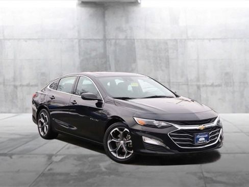 Used 2024 Chevrolet Malibu LT image 2