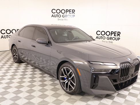 Used 2023 BMW 740i RWD image 1