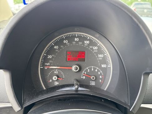 Used 2010 Volkswagen Beetle Coupe image 14