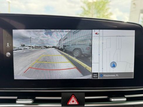 Used 2025 Hyundai Elantra SEL image 17