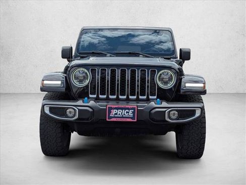 Used 2023 Jeep Wrangler Unlimited Sahara w/ Cold Weather Group AWD/4WD image 2
