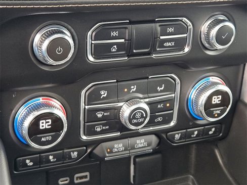 Used 2023 GMC Yukon SLT image 20