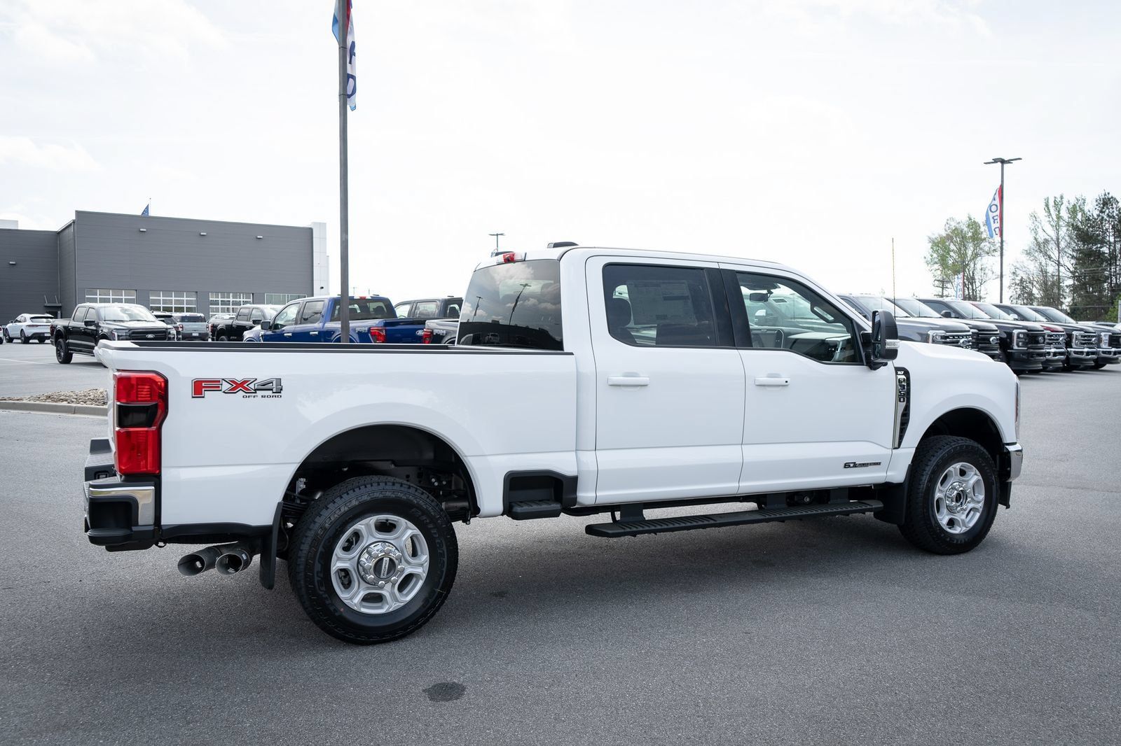 New 2026 Ford F350 XLT w/ XLT Premium Package AWD/4WD image 10