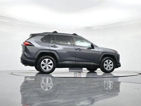 Used 2020 Toyota RAV4 LE image 31