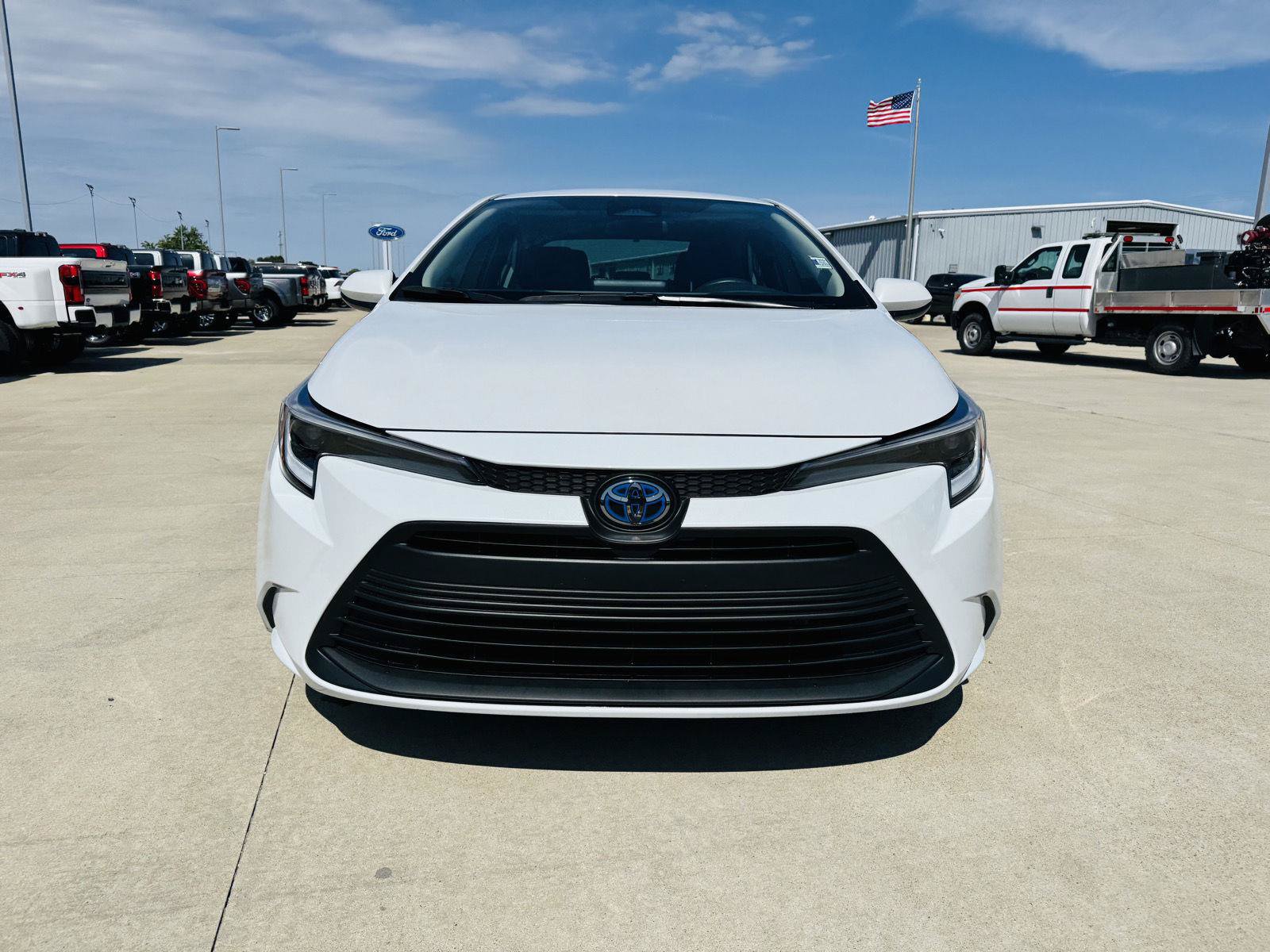 Used 2025 Toyota Corolla LE FWD image 28
