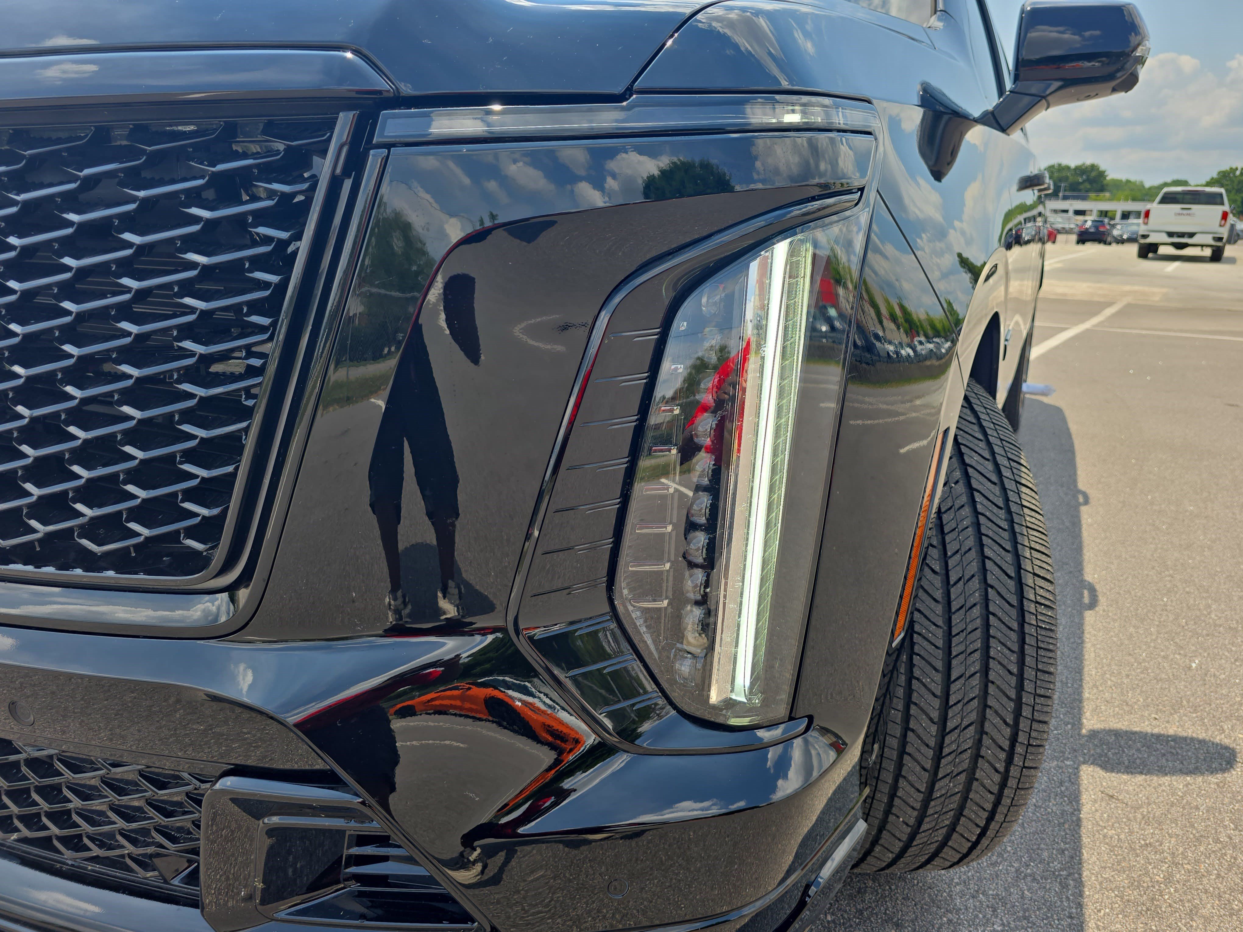 Certified 2026 Cadillac Escalade ESV V AWD/4WD image 33