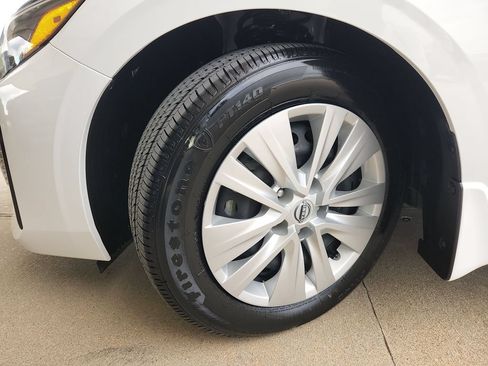 Certified 2025 Nissan Sentra S FWD image 31