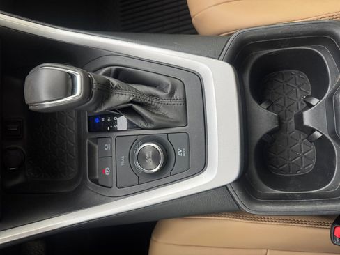 Used 2021 Toyota RAV4 XLE Premium image 22