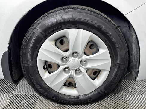 Used 2017 Kia Forte LX image 29