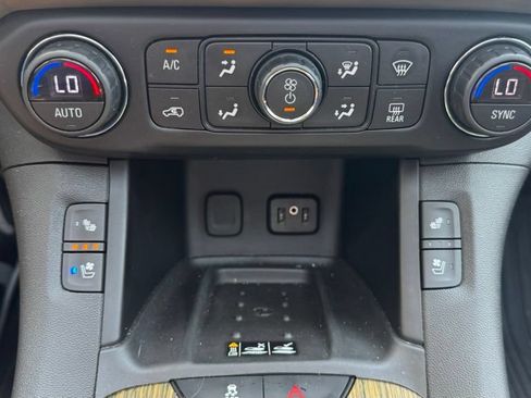 Used 2019 GMC Acadia Denali w/ Technology Package AWD/4WD image 22