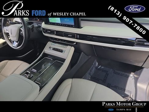 Used 2025 Lincoln Aviator Reserve AWD/4WD image 10