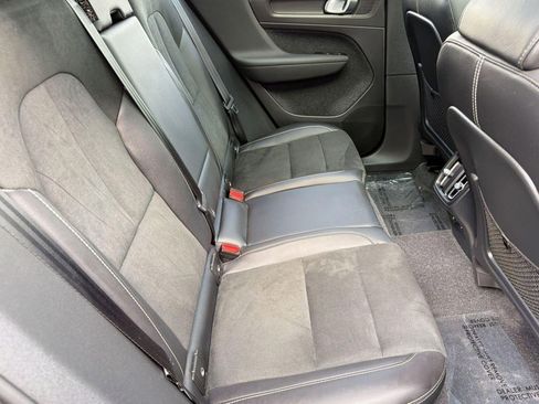 Used 2022 Volvo XC40 T5 R-Design w/ Advanced Package AWD/4WD image 27