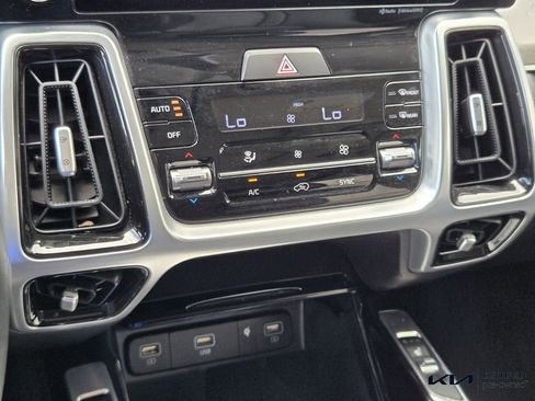 Certified 2022 Kia Sorento SX FWD image 25