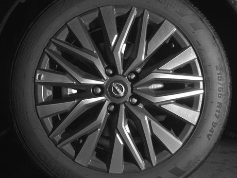 Used 2025 Nissan Altima 2.5 SV FWD image 12
