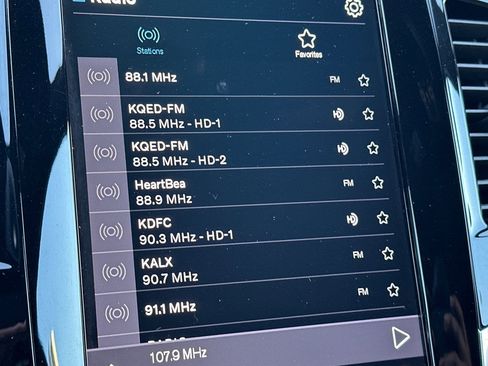 Certified 2023 Volvo XC90 T8 Ultimate w/ Lounge Package image 22