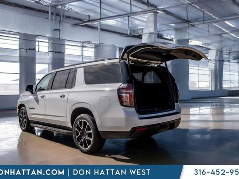 Used 2023 Chevrolet Suburban RST w/ Luxury Package image 31