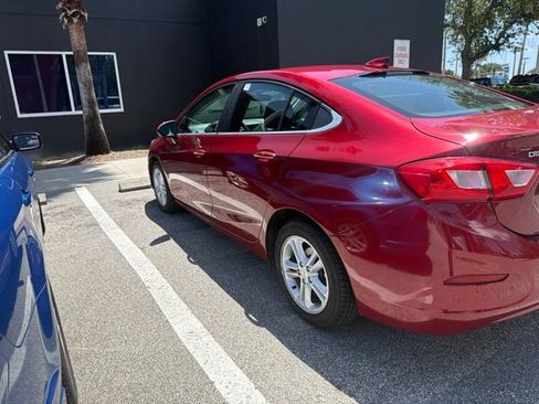 Used 2018 Chevrolet Cruze LT w/ LT Convenience Package FWD image 6