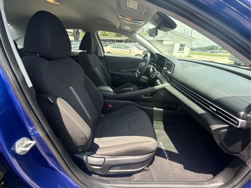 Used 2021 Hyundai Elantra SE FWD image 21