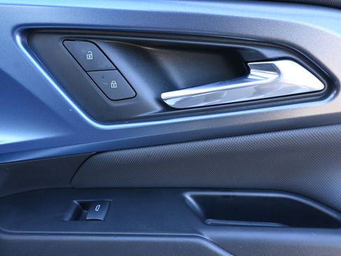 Used 2025 Chevrolet Equinox EV LT w/ Convenience Package image 22