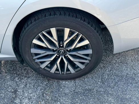 Used 2023 Nissan Altima 2.5 SV image 7