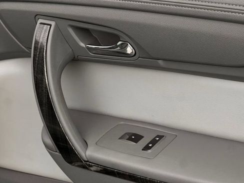 Used 2015 GMC Acadia SLT image 23